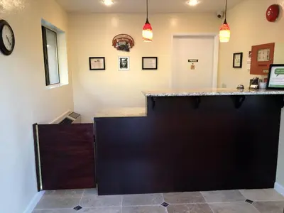 a bar in a room with a counter at Jamestown Railtown Motel in Jamestown