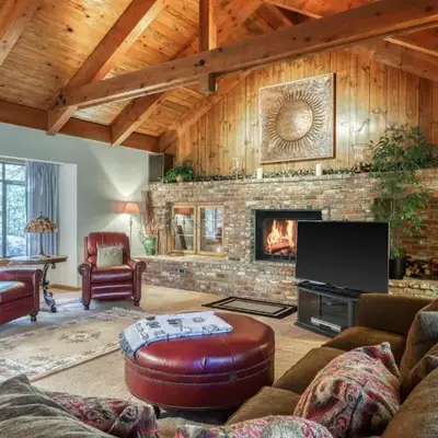 Skyland Retreat - Max nighttime occupancy of 8