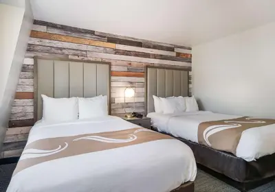 two beds in a hotel room with two beds sidx sidx sidx at Quality Inn South Lake Tahoe in South Lake Tahoe