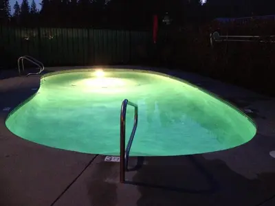 a small green pool with a light in the middle at Wildwood Inn in Twain Harte
