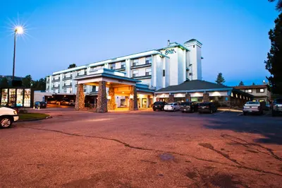 a large building with cars parked in a parking lot at Shilo Inn Mammoth Lakes in Mammoth Lakes