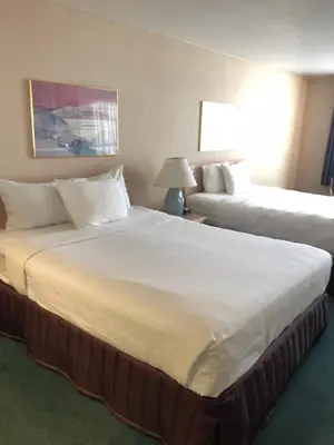 a large bed in a hotel room with two beds at Shilo Inn Mammoth Lakes in Mammoth Lakes