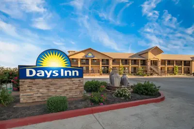 a days inn sign in front of a building at Days Inn by Wyndham Galt - Elk Grove South in Galt