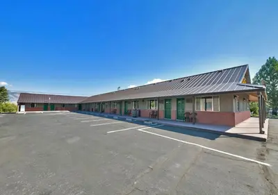 an empty parking lot in front of a building at Walker River Lodge in Bridgeport