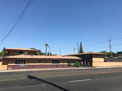 a building on the side of a street at Economy Inn in Modesto