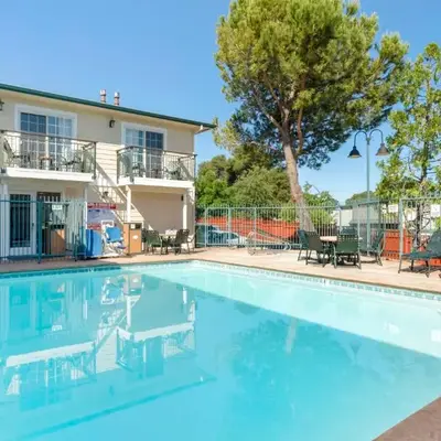 Best Western Cedar Inn & Suites