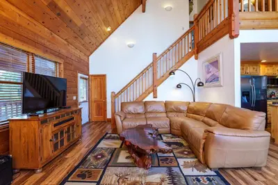 a living room with a couch and a flat screen tv at Scenic Wonders & Apt. in Yosemite West
