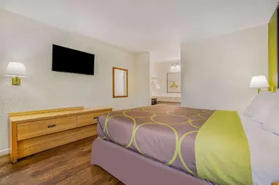 Gallery image of Super 8 by Wyndham Auburn in Auburn