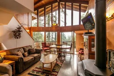 a living room with a couch and a table at Yosemite Cub's Cabin in Yosemite West