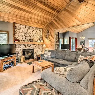 Renovated Mammoth Lakes Retreat with Private Balcony