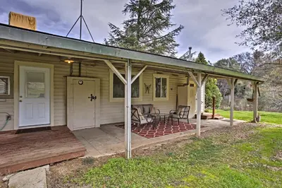 a porch of a house with a table and chairs at Cozy Home with Patio Near Yosemite National Park! in Mariposa