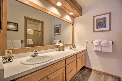 a bathroom with two sinks and a large mirror at The Mammoth Lodge by Hiking, Lakes, Skiing and More! in Mammoth Lakes