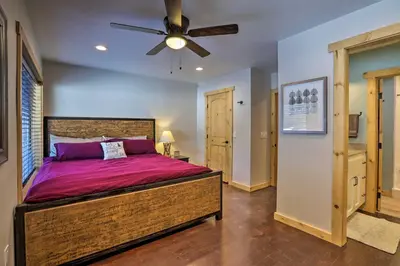 a bedroom with a bed and a ceiling fan at 5 Mi to Skiing! Family Getaway Near Donner Lake in Truckee