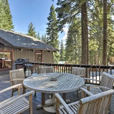 North Lake Tahoe Cabin 4 Mi to the Beach!