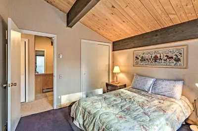 Gallery image of Tahoe Townhome Dreamin about 3 Miles to Lake and Skiing! in Incline Village