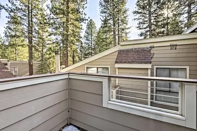 Gallery image of Tahoe Townhome Dreamin about 3 Miles to Lake and Skiing! in Incline Village