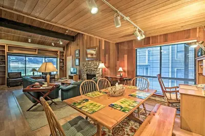 Gallery image of Tahoe Townhome Dreamin about 3 Miles to Lake and Skiing! in Incline Village