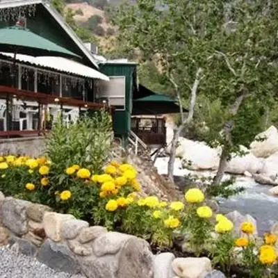 The Gateway Restaurant & Lodge