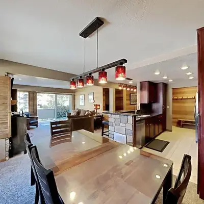 Remodeled 2 Bedroom Condo withFull Kitchen!