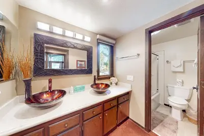 a bathroom with two sinks and a toilet at Chateau Sans Nom 29 in Mammoth Lakes