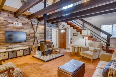 a living room with a fireplace and a tv at Eska's Escape in Soda Springs