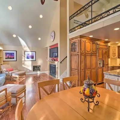 4 Mi to Dtwn Truckee Tahoe Donner Home with Hot Tub