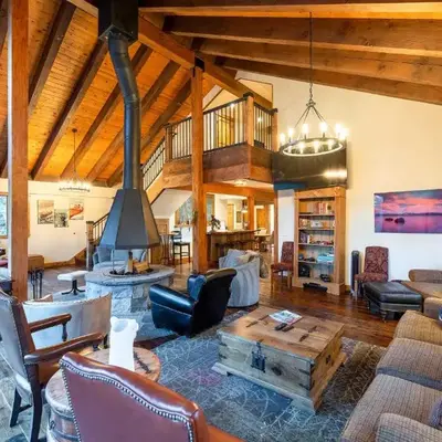 4 Mi to Diamond Peak Ski Resort Gem with Hot Tub