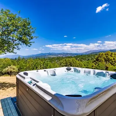Spectacular Views w/ Hot Tub/BBQ -Yosemite & Bass Lake
