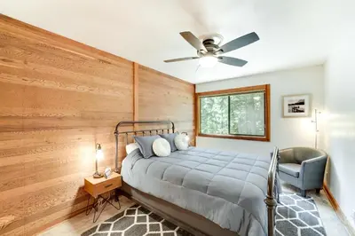 a bedroom with a bed and a ceiling fan at 1 Mi to Northstar Skiing Cozy Pet-Friendly Condo! in Truckee