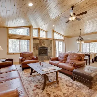 Near Donner Lake and Skiing Soda Springs Cabin!