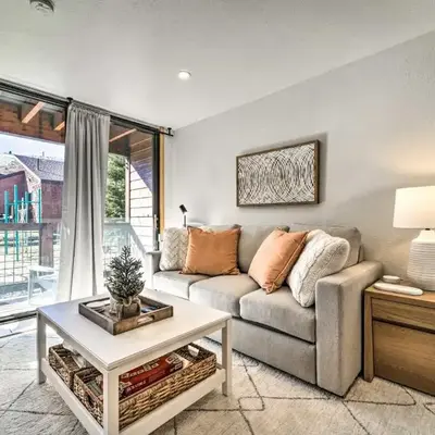 Walk to Ski Resort Tahoe Donner Studio with Balcony
