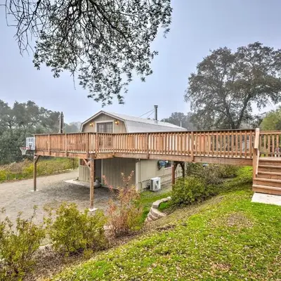 Family Home Near Kings and Sequoia National Parks!