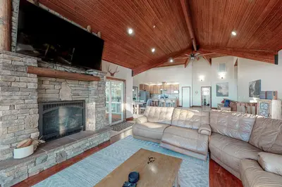 a living room with a couch and a fireplace at Glacier Peak Lodge in Yosemite West