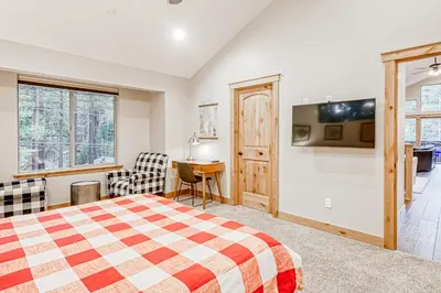 a bedroom with a bed and a desk at Susquehana Luxury in South Lake Tahoe