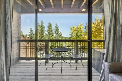 Gallery image of On-Site Skiing Truckee Studio with Balcony in Truckee