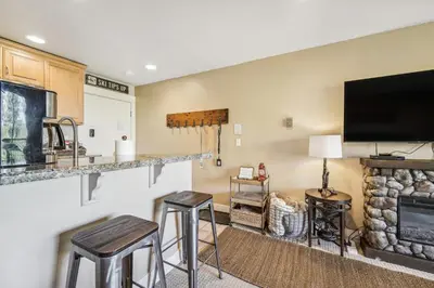 Gallery image of On-Site Skiing Truckee Studio with Balcony in Truckee