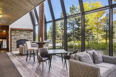 Gallery image of On-Site Skiing Truckee Studio with Balcony in Truckee
