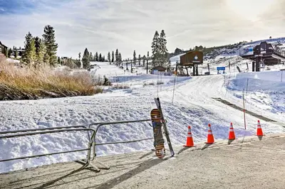 Gallery image of On-Site Skiing Truckee Studio with Balcony in Truckee