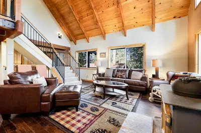 a living room with leather furniture and wooden ceilings at Majestic Mountain in Dorrington
