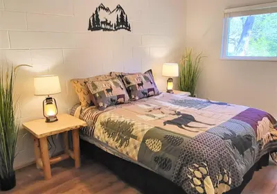 a bedroom with a bed and two lamps on tables at Sequoia Trails, mountains, fun & relax in Ponderosa