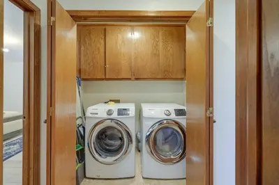 a laundry room with a washer and dryer at Hikers Escape Home Near Beach, Golf and Yosemite in Groveland