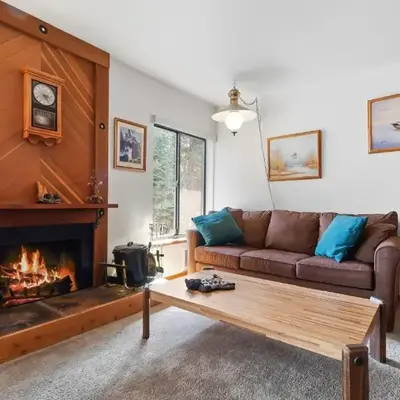 Comfortable Condo Great Location- Tamarack #12