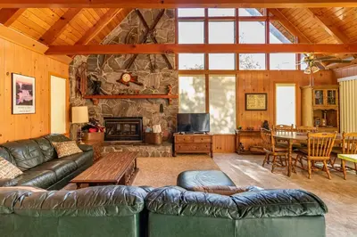 Gallery image of Nunes Cabin in Bass Lake