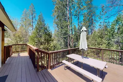 Gallery image of Nunes Cabin in Bass Lake