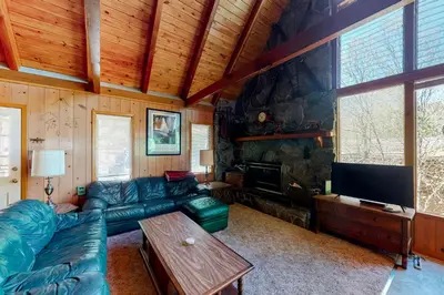 Gallery image of Nunes Cabin in Bass Lake