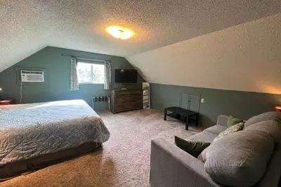 a bedroom with a bed and a couch at Hodges Hill Yosemite House in Oakhurst