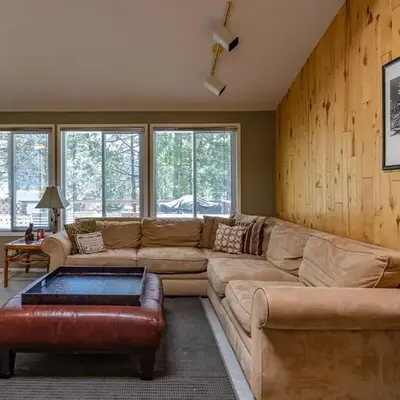 Todds Lakefront House