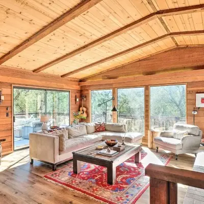 Groveland Cabin with Outdoor Perks and Game Room