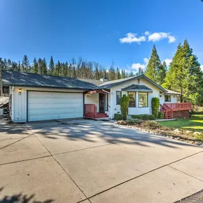 Deck and Hot Tub Rustic Groveland Home!