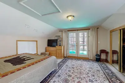a bedroom with a bed and a tv in it at Hank Monk Manor in South Lake Tahoe